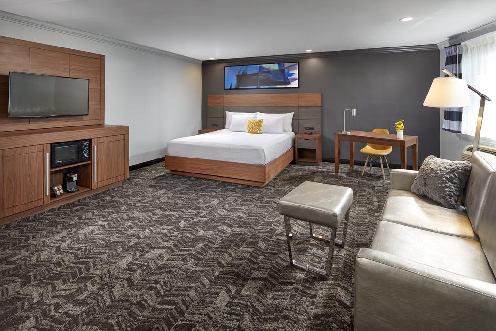 Studio Inn & Suites At Promenade Downey Exterior photo