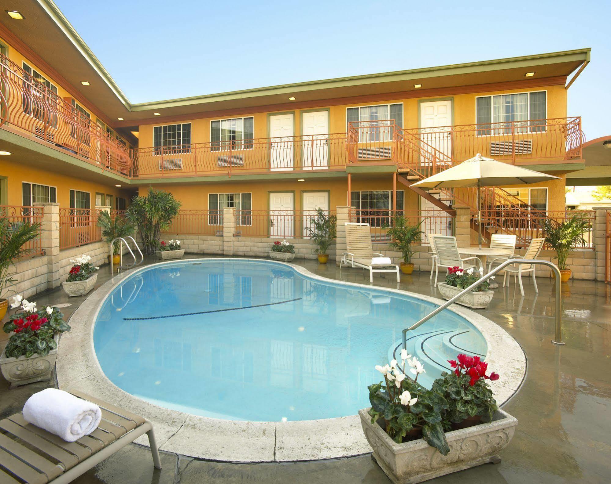 Studio Inn & Suites At Promenade Downey Exterior photo