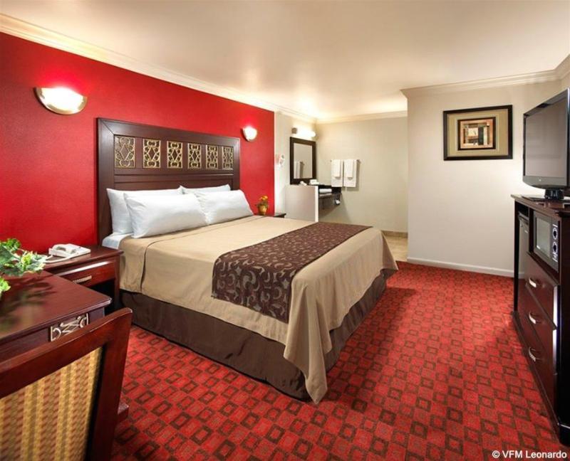 Studio Inn & Suites At Promenade Downey Exterior photo